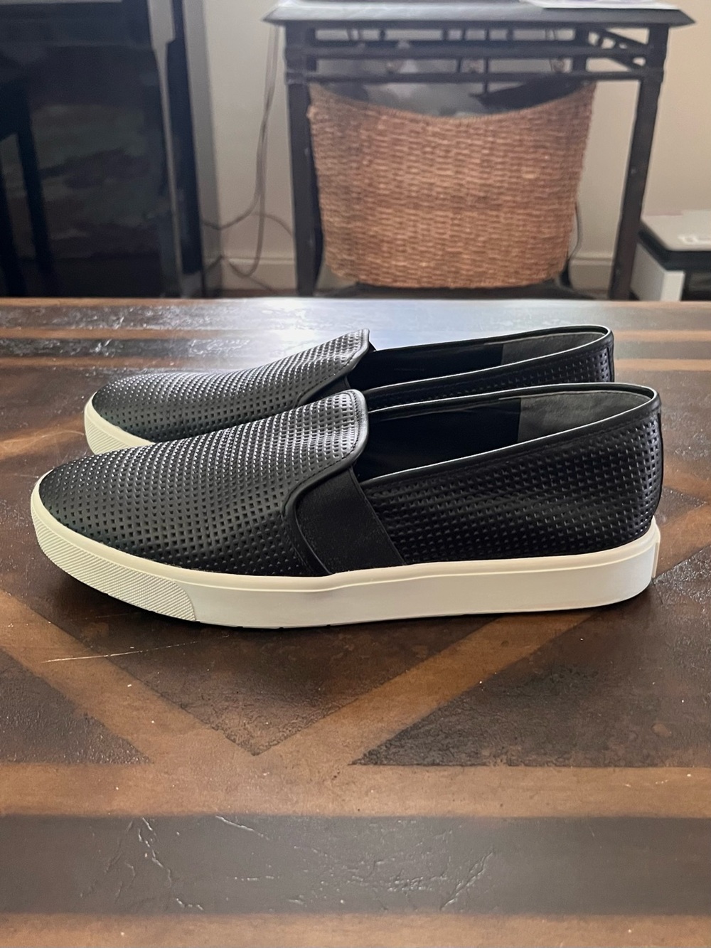 Vince Blair Slip-On Sneakers Size 8M color Black